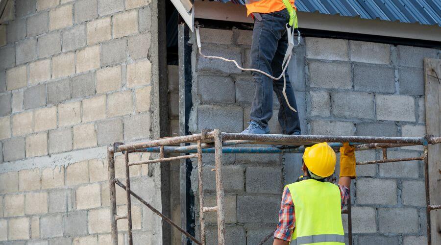 Professional gutter cleaning in Lexington, IL